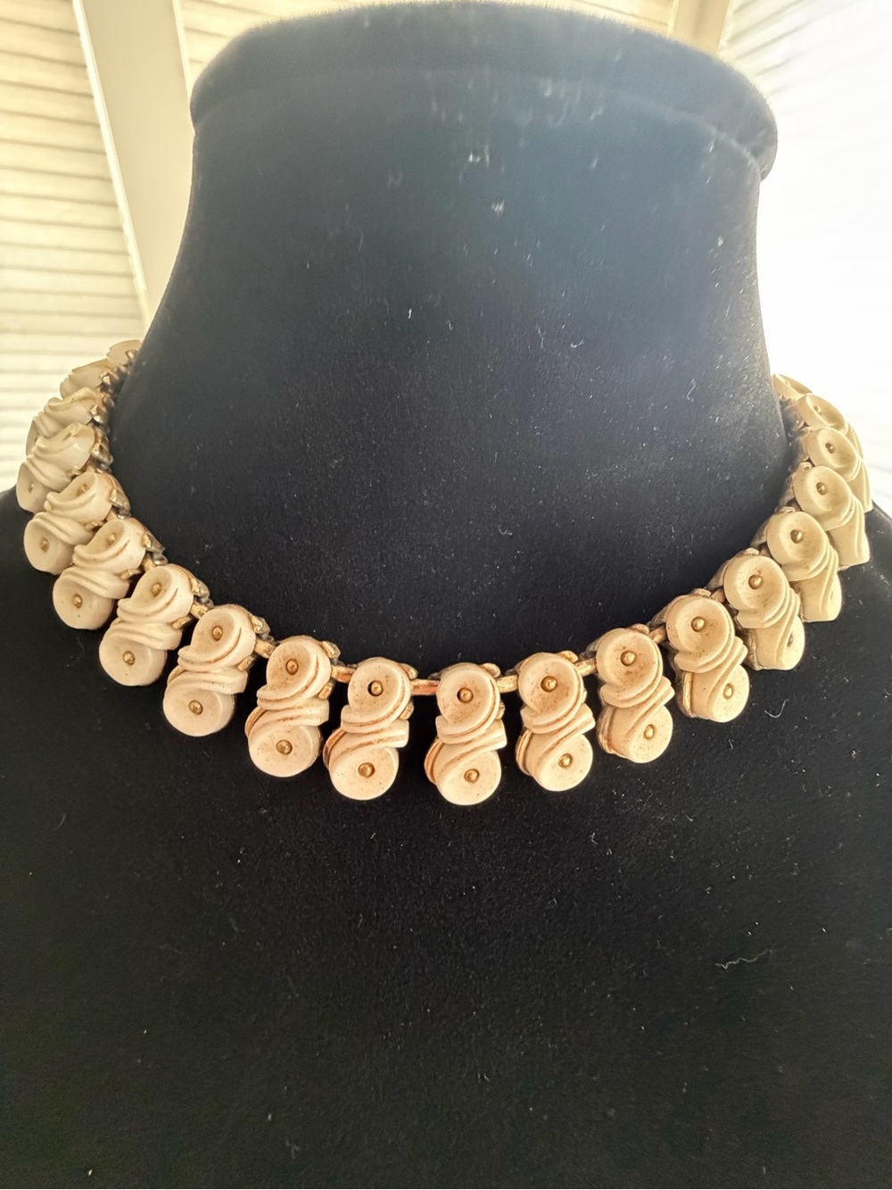 Vintage Cream Carved Bead Choker Necklace